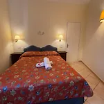 Le Camelie ゲストハウス 3*
