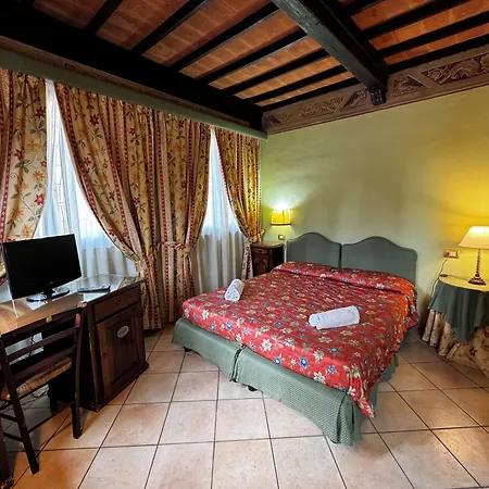 Le Camelie 3* Сиена