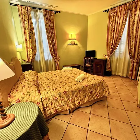 Le Camelie 3* Сиена